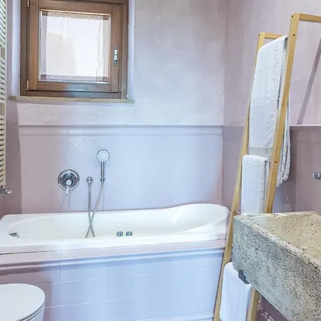 Le Residenze Dei Potti 12, Emma